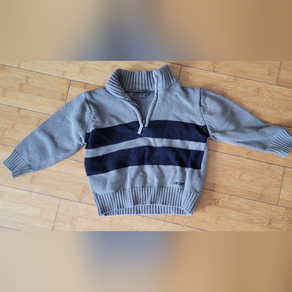 DKNY 3T sweater with zipper, NWOT